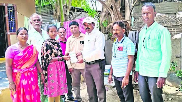 MEO: ప్రభుత్వ బడులే భవితకు బాటలు