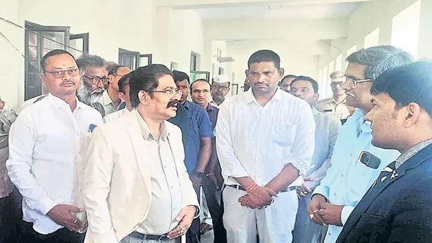 నర్సీపట్నంలో మరో రెండు కోర్టులు 