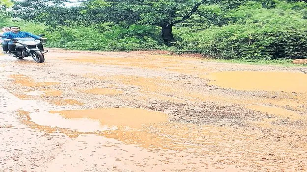 నాణ్యతా లోపానికి నిలువెత్తు నిదర్శనం