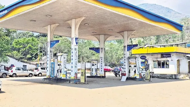 కొనసాగుతున్న చమురు కొరత 