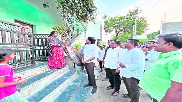MLA: పట్టణంలో ఎమ్మెల్యే అశ్మితరెడ్డి పర్యటన