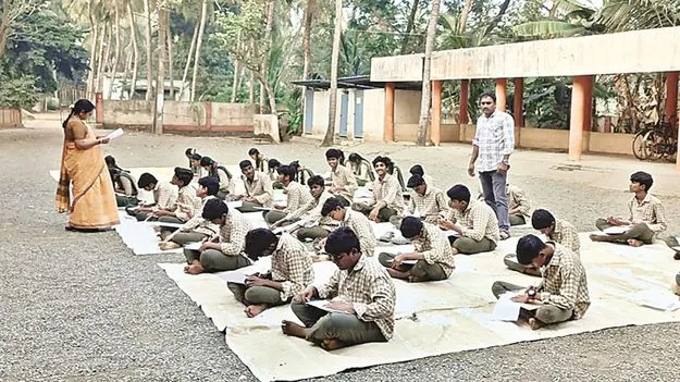 మిగులు టీచర్ల సర్దుబాటుకు దిగులు!