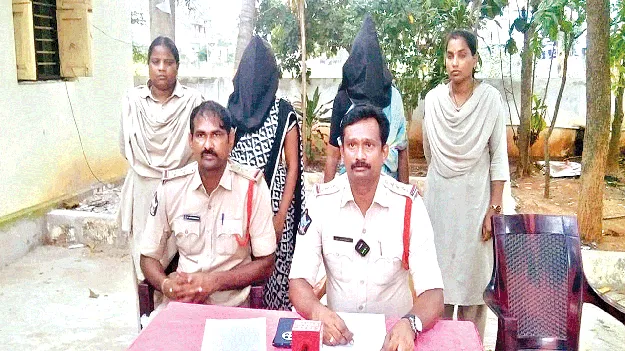  పొందూరులో ఐదు కేజీల గంజాయి స్వాధీనం