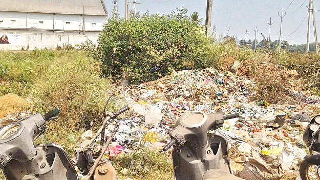 చెత్త తరలించక.. స్వచ్ఛతకు నోచుకోక 