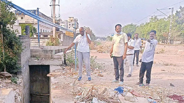 పారిశుధ్య పనుల్లో నిర్లక్ష్యం తగదు