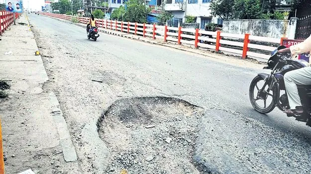 వంతెనపై ప్రయాణమంటే హడల్‌