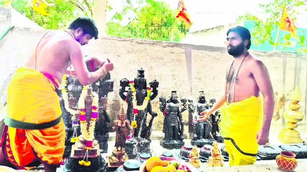 GOD: రెండో రోజు కొనసాగిన పూజలు