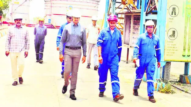 JC: ఐఓసీ డిపోను తనిఖీ చేసిన జేసీ