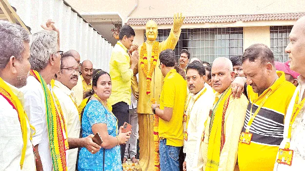 NTR brought glory to the Telugu nation. తెలుగుజాతికి కీర్తి తెచ్చిన ఎన్టీఆర్‌ 