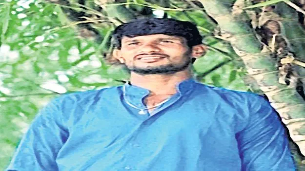 రెండు వ్యాన్లు ఢీకొని ఒకరి మృతి