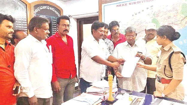 దోషులను కఠినంగా శిక్షించాలి