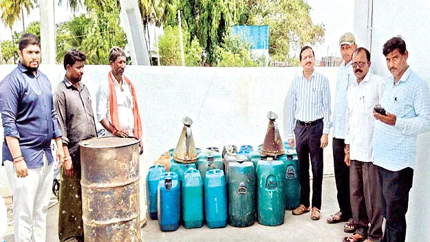 ఇంధనం విక్రయాలపై దాడులు 