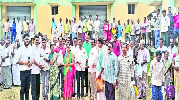 SEEEDS: ఉచిత కంది విత్తనాల పంపిణీ