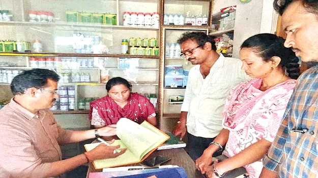 అధిక ధరలకు ఎరువులు 