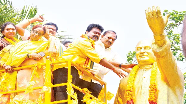  సందడిగా..