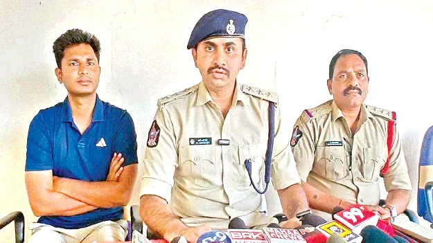  వీడిన యువకుడి హత్య కేసు మిస్టరీ