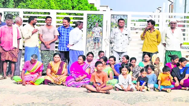 ఇళ్లు నీట మునిగితేనే స్పందిస్తారా?