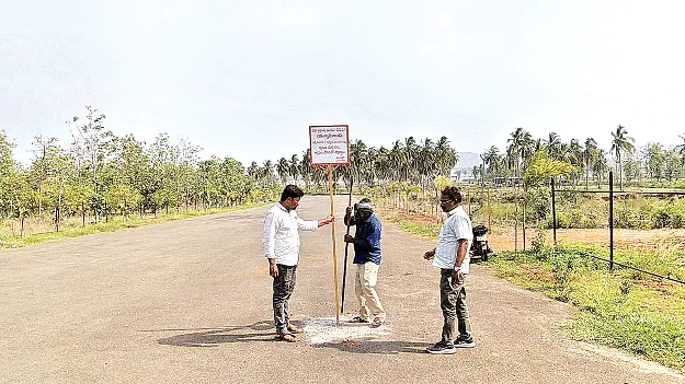 Occupying irrigation ponds but no action నాడు వదిలేసి.. నేడు మమ అనేసి