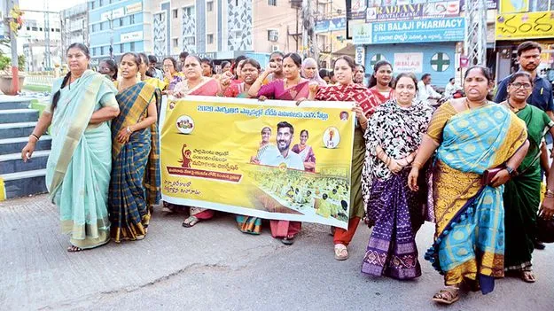 దేశానికే ఆదర్శం