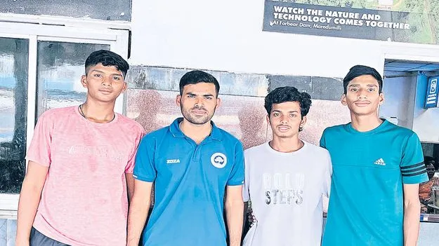 జాతీయ హాకీ పోటీలకు ముగ్గురు ఎంపిక