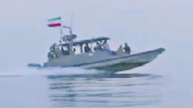 హోర్ముజ్‌లో ఇరాన్‌ బోట్ల దండు