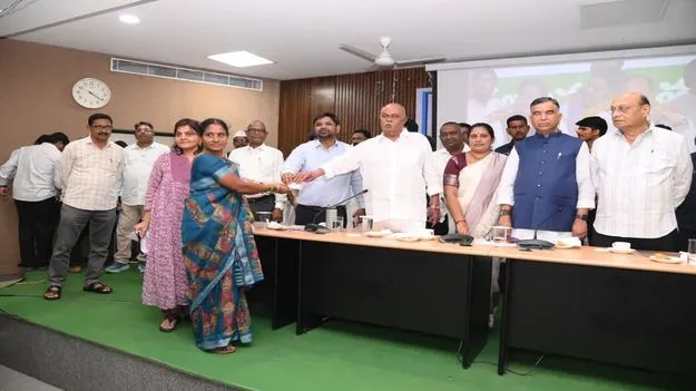 ప్రజల భద్రత కోసమే స్మార్ట్‌రేషన్‌ కార్డులు