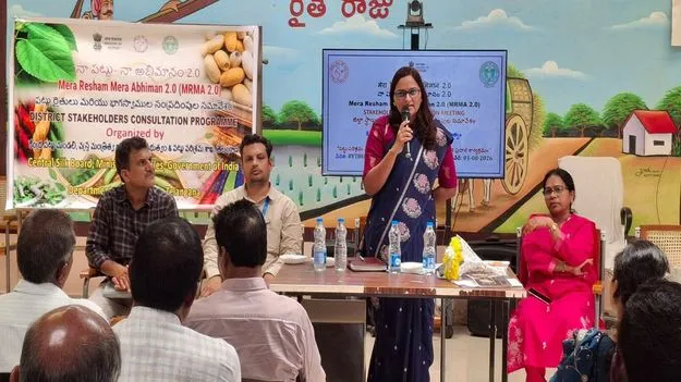 Karimnagar:  పట్టు పరిశ్రమ వైపు రైతులు దృష్టి సారించాలి
