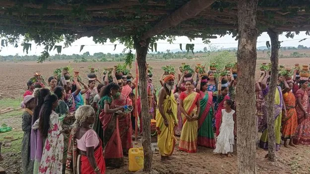 Kumram Bheem Asifabad:  బోనం సమర్పించి.. మొక్కులు చెల్లించి