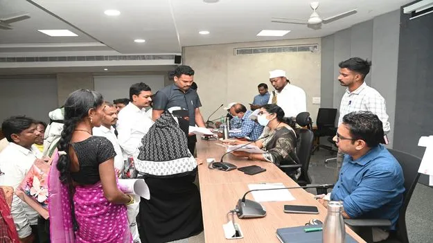 Kumram Bheem Asifabad:  ప్రజావాణి ధరఖాస్తులను త్వరగా పరిష్కరించాలి