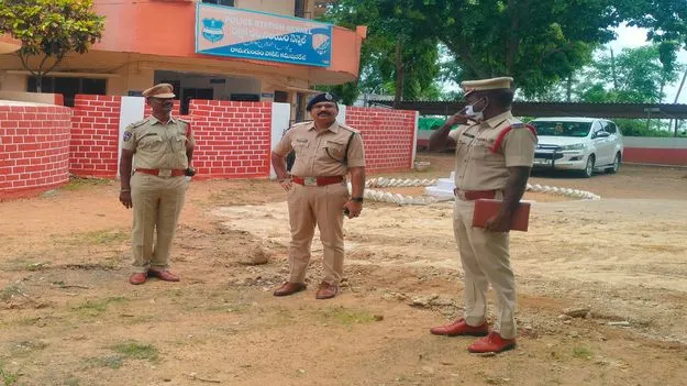 Mancherial:  పోలీసులు ప్రజలతో సత్సంబంధాలు కలిగి ఉండాలి