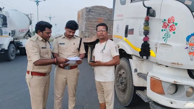 Karimnagar:   రవాణా శాఖ అధికారుల తనిఖీలు