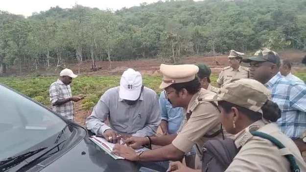 Jagtial:  అటవీభూములను పరిశీలించిన స్టేట్‌ విజిలెన్స్‌ అధికారులు