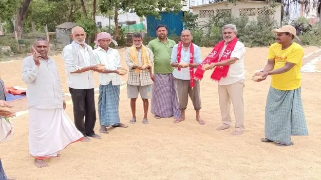  Karimnagar: ధాన్యం కొనుగోళ్లపై ప్రభుత్వం నిర్లక్ష్యం