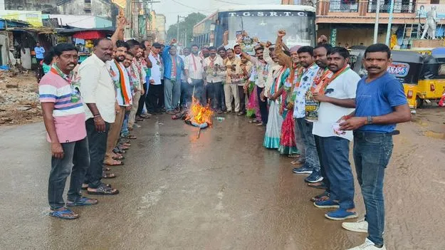 Mancherial:  ప్రధాని, విద్యాశాఖ మంత్రి దిష్టిబొమ్మ దహనం 