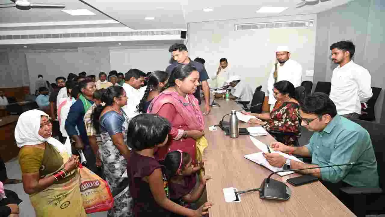 ప్రజావాణి దరఖాస్తులను క్షేత్రస్థాయిలో పరిశీలించాలి