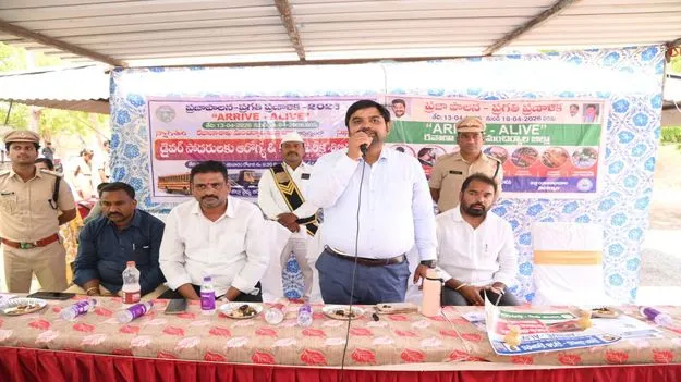 వాహనదారులు నిబంధనలు పాటించాలి 