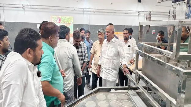 విద్యార్థులకు నాణ్యమైన భోజనం అందించాలి