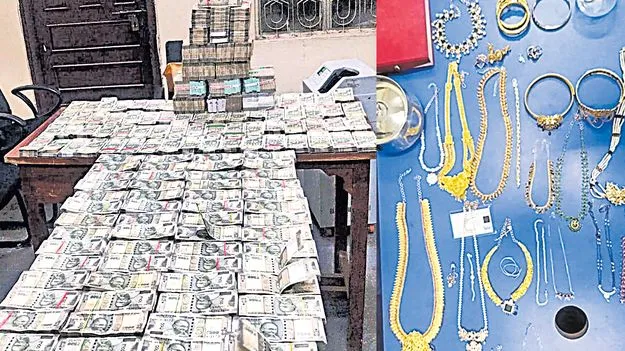 లాకర్లు బద్దలు కొడితే కట్టలు, నగలు రాలాయ్‌! 