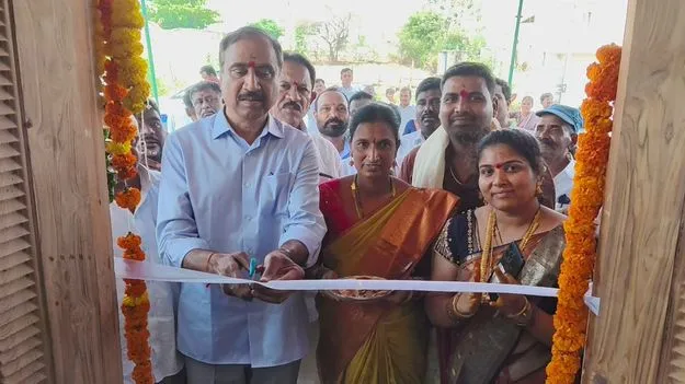 పండుగ వాతావరణంలో ఇందిరమ్మ గృహ ప్రవేశాలు 