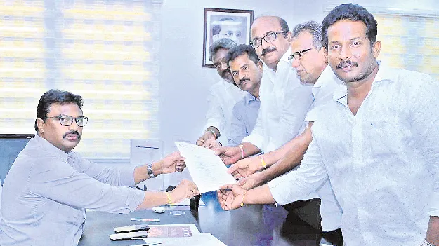 ఆక్వా రైతులపై భారం పడకుండా చూడాలి