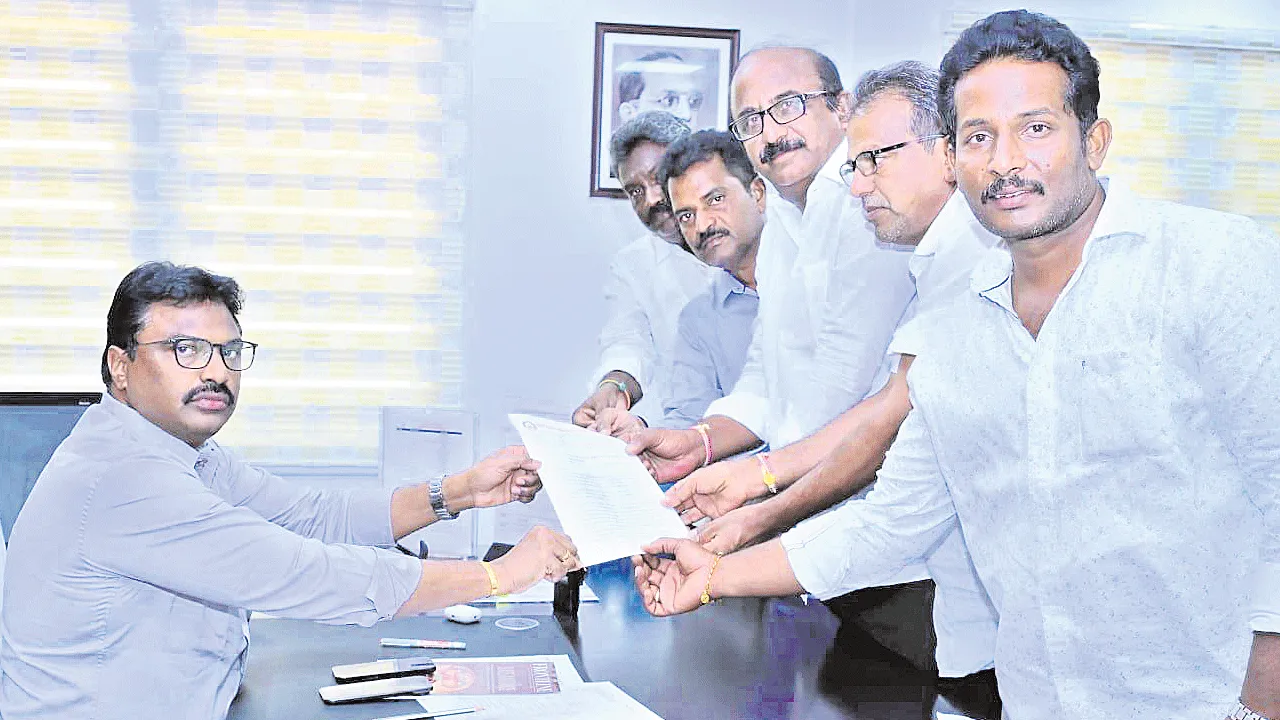 ఆక్వా రైతులపై భారం పడకుండా చూడాలి