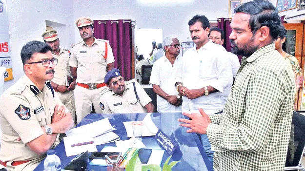 ప్రజా ఫిర్యాదులపై సత్వరమే విచారణ