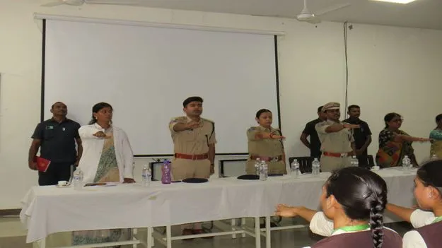 రోడ్డు భద్రతా నియమాలు పాటించాలి
