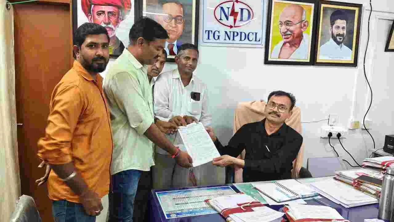 ఆర్టిజన్‌ కుటుంబ సభ్యులను ఆదుకోవాలి