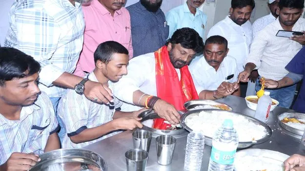 సమస్యలు చెప్పండి...పరిష్కరిస్తాం