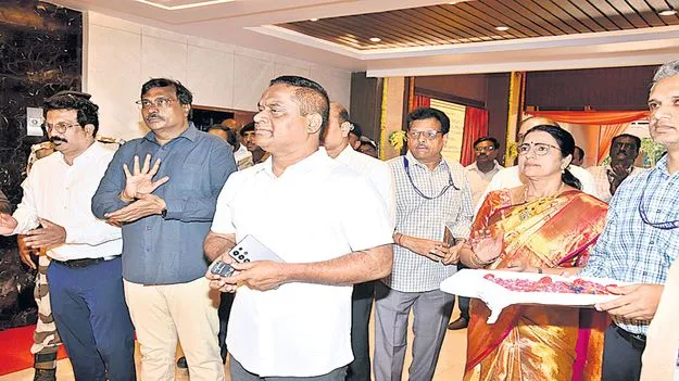 పోర్టులో కీలక ప్రాజెక్టులకు శ్రీకారం