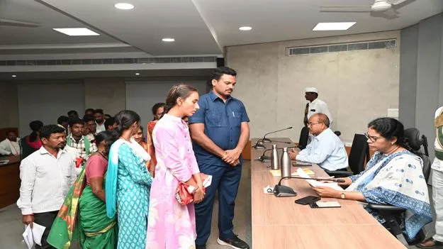 సమస్యలు తెలుసుకొని.. భరోసా కల్పించి..