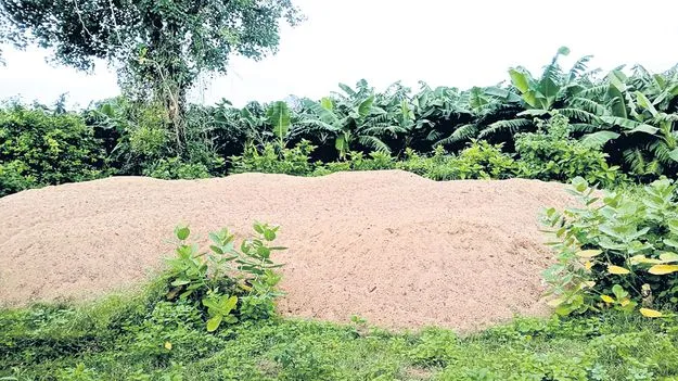 గోస్తనిలో ఇసుక దోపిడీ