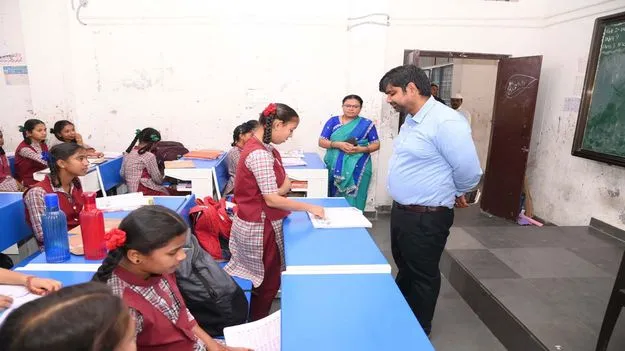 వెనుకబడిన విద్యార్థులపై శ్రద్ధ పెట్టాలి 