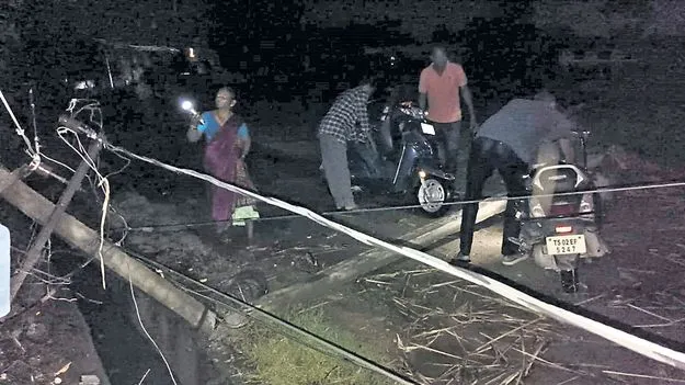 రుక్మాపూర్‌లో ఈదురుగాలుల బీభత్సం